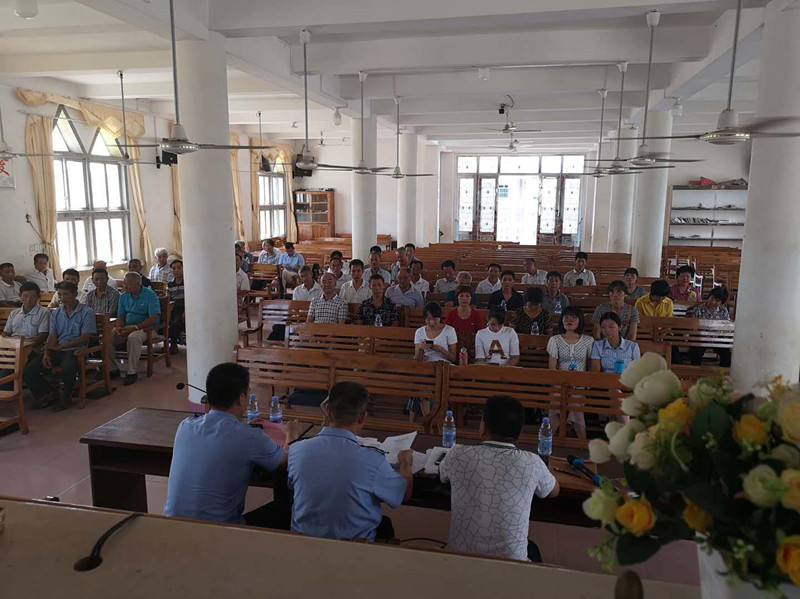 第六党支部到笏石镇顶社村宣讲党的十九大精神